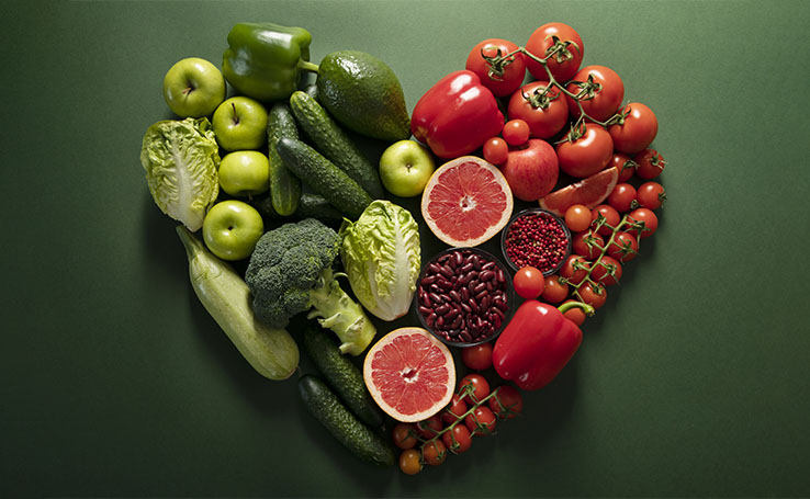 Coração formado por alimentos que são bons para a saúde cardiovascular